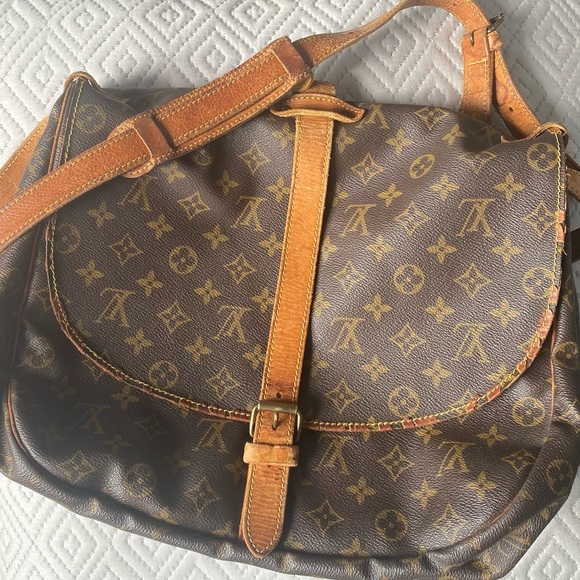authentic Louis Vuitton Saumur 35 crossbody - Picture 17 of 17